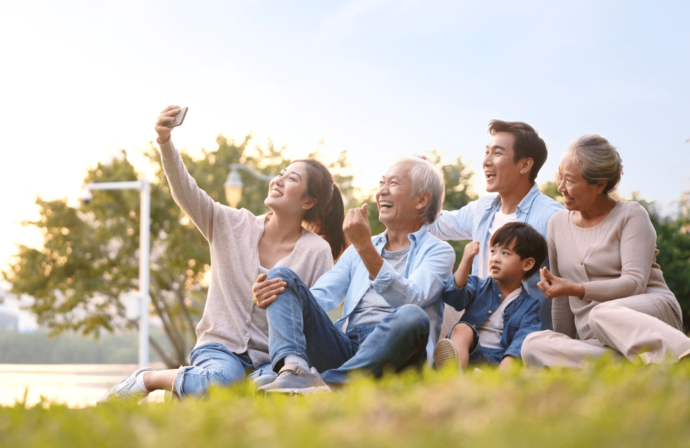 asian family selfie