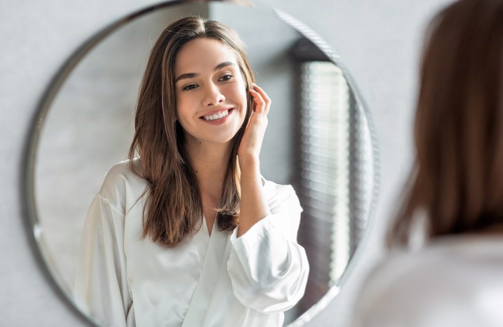 Beauty,Concept.,Portrait,Of,Attractive,Happy,Woman,Looking,At,Mirror
